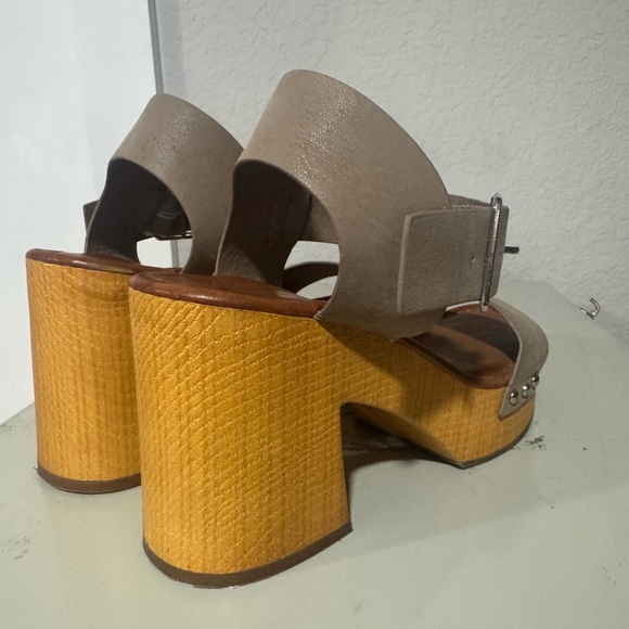 Mia Heeled Platform Sandals Taupe Straps Size 8 Retro 70s - Picture 5 of 8